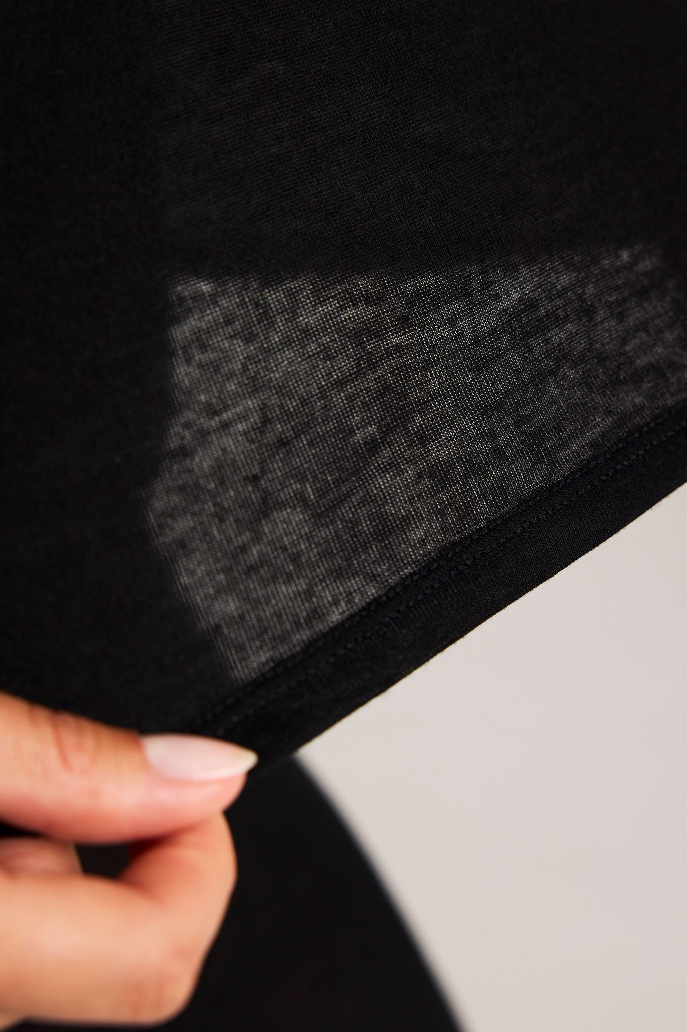 Fino Featherweight Cashmere Boyfriend Tee in Black